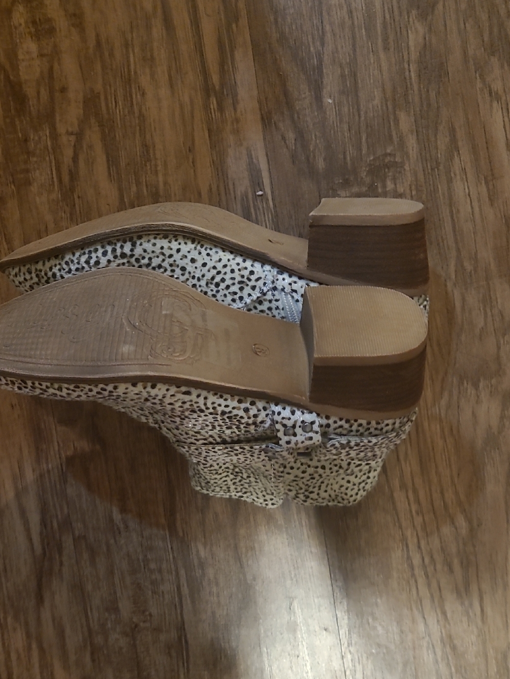Very G booties NWOT - Picture 3 of 7